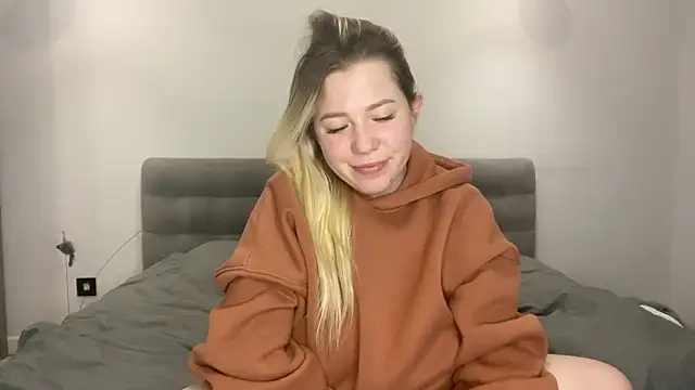 Embersweetbunny's cam snapshot