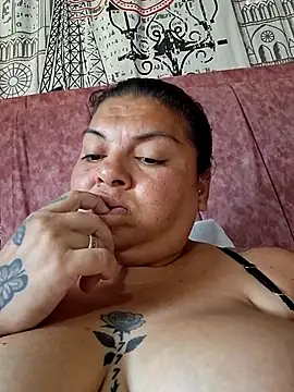 chubby_sexy_big_tits's cam snapshot