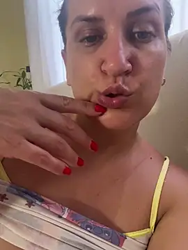 Bia_sexynovaes live sex cam