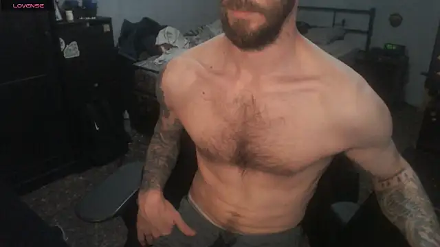 SexxxyLouis live sex cam