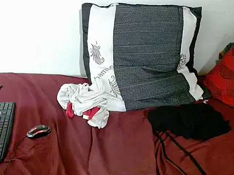 HugeTitties's cam snapshot