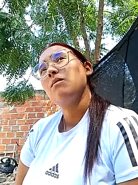 young_dairy01's cam snapshot