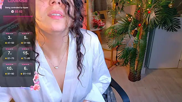 curly_jade's cam snapshot