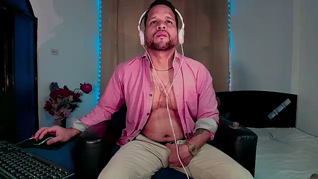 LucasGaeel live sex cam