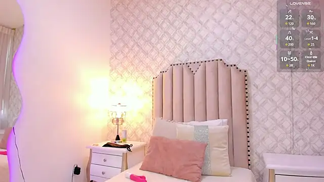 Pia_Johnson_'s cam snapshot