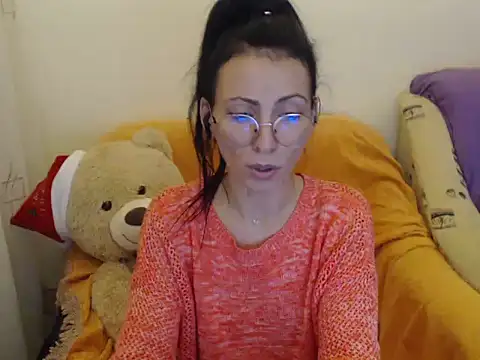 Emmatoo live sex cam