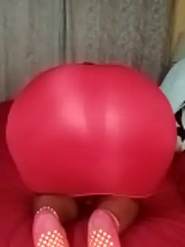 Luciouslips00's cam snapshot