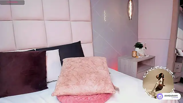 SaraMonroe1 live sex cam