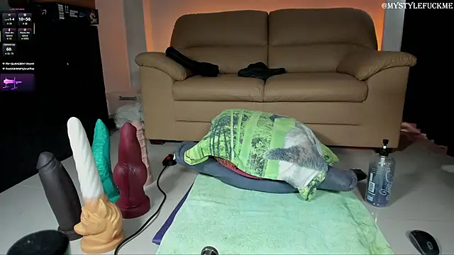 Th3Qu33n0fBigg3st's cam snapshot