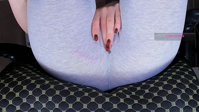 Cameltoe_squirt_inPants live sex cam