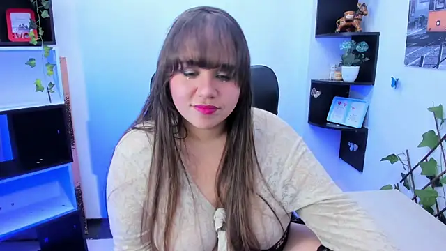 LucyOwen_18's cam snapshot