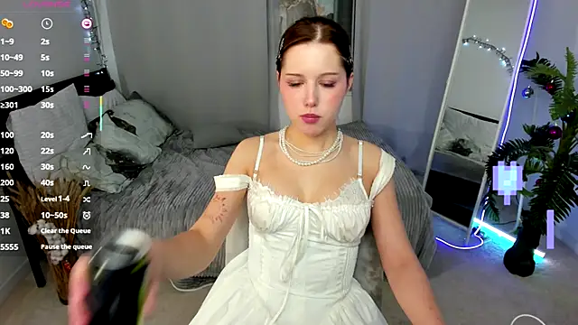 JanetMoor's cam snapshot