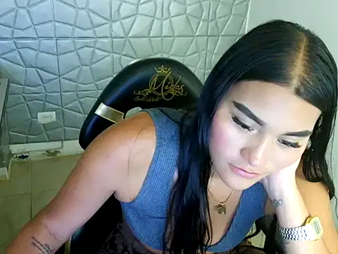 Pokahontas_m's cam snapshot