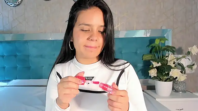 AlaiaDew's cam snapshot