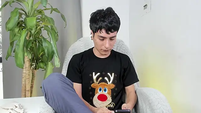 sebas_rose's cam snapshot