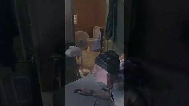 leahcimnikral's cam snapshot