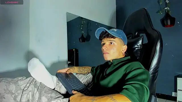 Ian_Castillo_'s cam snapshot