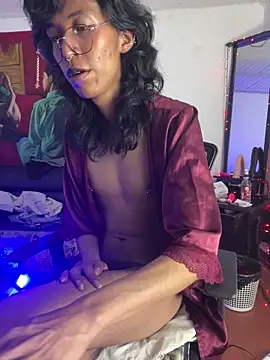 MadamLeRouge's cam snapshot