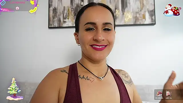 Sara_Charmy's cam snapshot