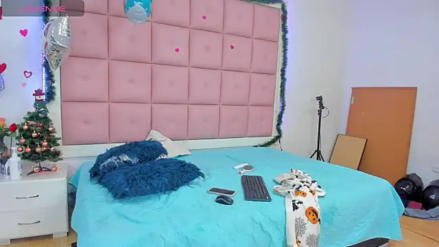 Aliss_Aron's cam snapshot