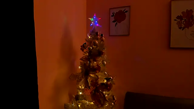 Latinbeautigirls's cam snapshot