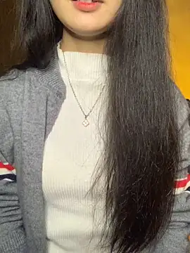 Nhinhi18 live sex cam