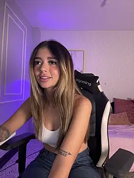 HoneyMollyX's cam snapshot