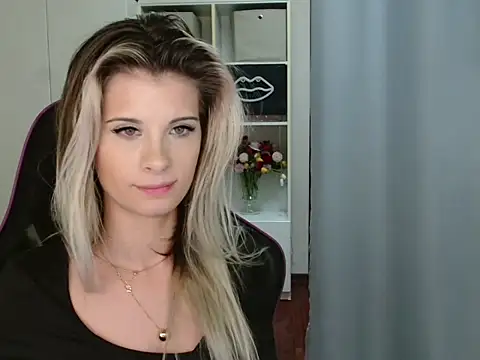 KristineGlow's cam snapshot