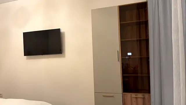 MinervaShetrawski's cam snapshot