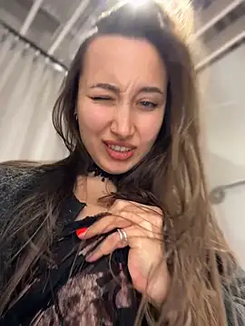 ICrazyOneIRL live sex cam