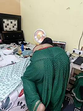 PRIYA_22 live sex cam