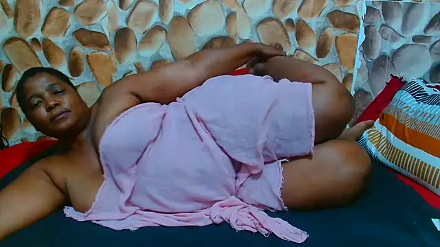 AfricanBigAssxx98's cam snapshot