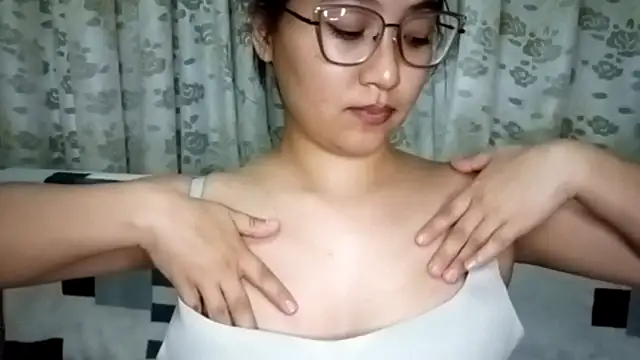 LinneaHyles's cam snapshot