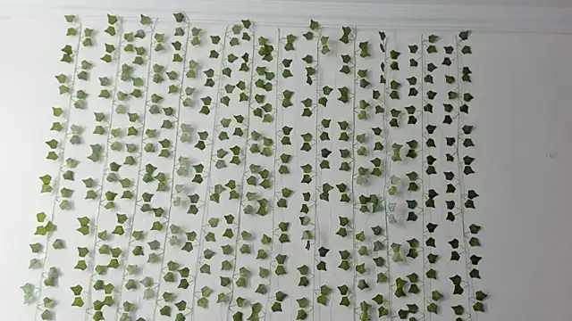 emily_jonessxx live sex cam