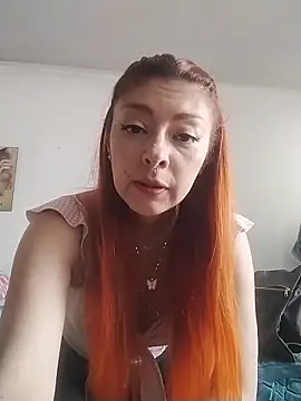 EmilyyRed's cam snapshot