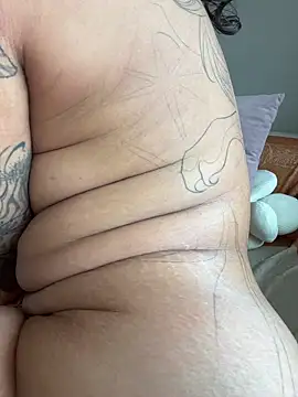 SugarTroubl33 live sex cam