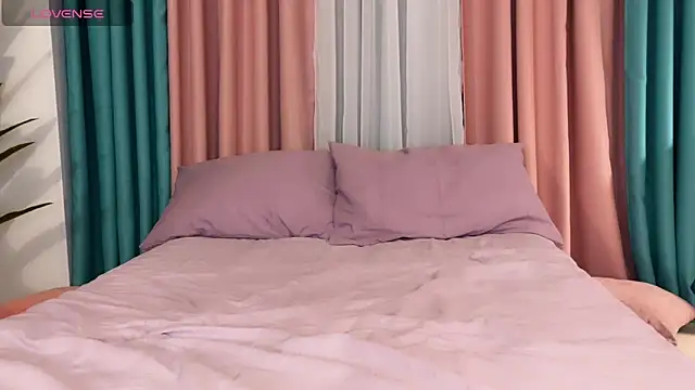 UrGoddessJenny live sex cam