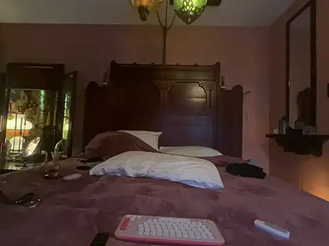 cloudysaintcharlie314's cam snapshot