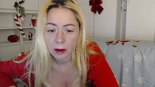 _karolynesyera_'s cam snapshot