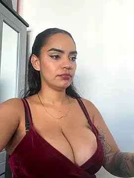 Sara-77 live sex cam