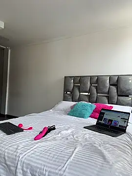 LauraCadwell live sex cam