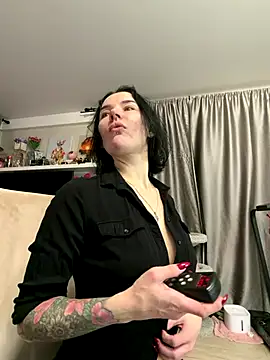 show_must_goon_'s cam snapshot