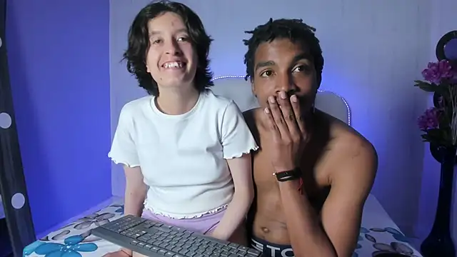 CoralAndOcean_'s cam snapshot