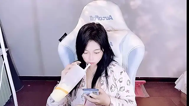 -huahua-'s cam snapshot