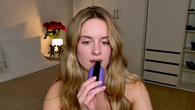 RozzitaBedberry live sex cam