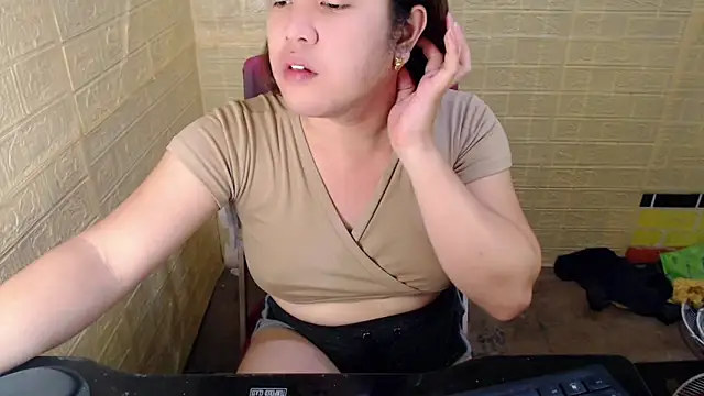 PinayGoddessTits's cam snapshot