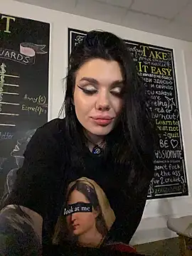 MaeveMoon live sex cam