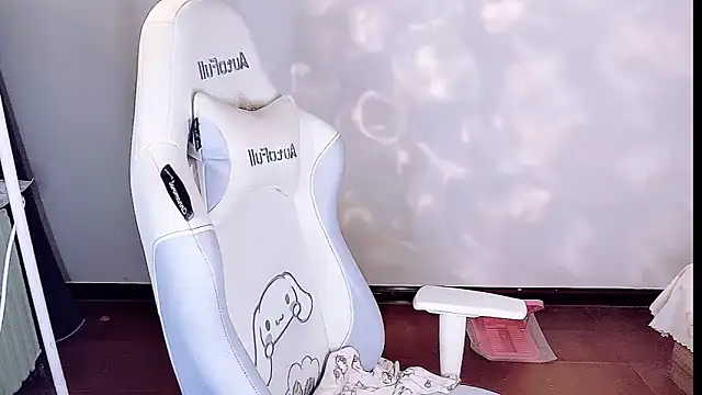 -huahua-'s cam snapshot