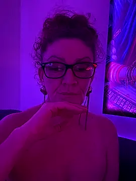 HotMilfLily's cam snapshot