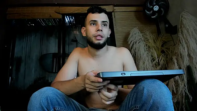 Maxcole_07's cam snapshot